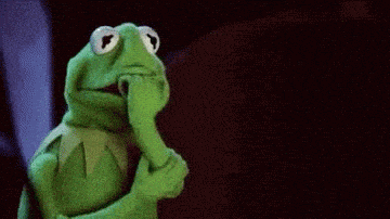 GIF de Kermit la grenouille se rongeant les doigts d'un air très anxieux pour illustrer le stress et l'incertitude de naviguer sans avoir établi un plan de communication solide.