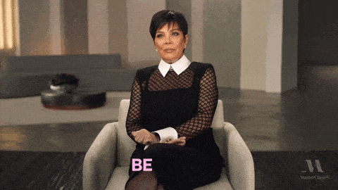 GIF humoristique de Kris Jenner disant « Be agile » pour illustrer la nécessité d’adapter sa stratégie de contenu Instagram lorsque l’algorithme devient plus personnalisable.